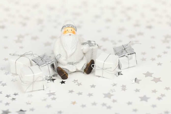 midagru_Киноелка_на_Мосфильме_в_этом_hand-person-snow-winter-white-star-1158879-pxhere.com