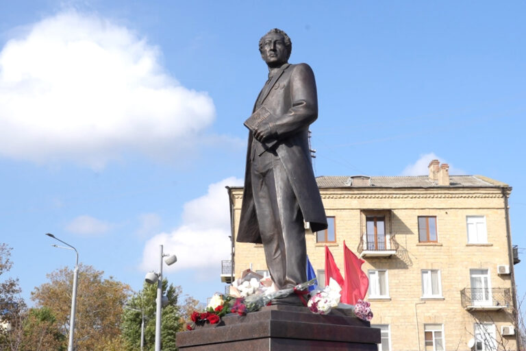 В Махачкале увековечили память Джелал-эд-Дина Коркмасова