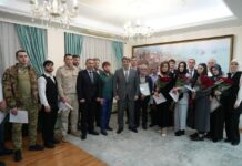 Джамбулат Салавов вручил ключи от квартир детям-сиротам