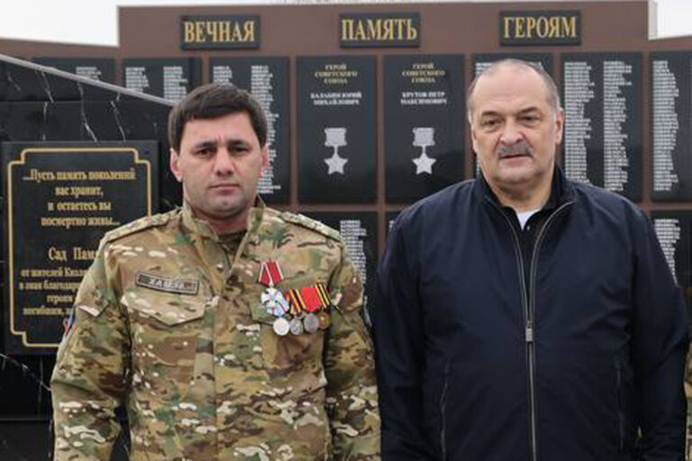 Работнику администрации вручили орден Мужества