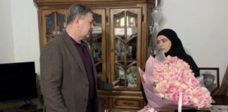 В Махачкале поздравили вдову героя СВО с Днём матери