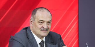 Сергей Меликов призвал изгнать «новогодний мрак» и «мракобесие» ради светлого праздника для детей