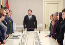 Мэр Махачкалы передал госнаграды семьям погибших участников СВО