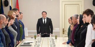 Мэр Махачкалы передал госнаграды семьям погибших участников СВО