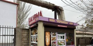 В Махачкале демонтировали незаконный торговый объект на улице Пирогова