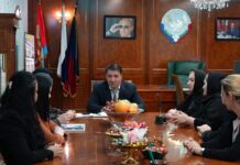 Глава Махачкалы Джамбулат Салавов встретился с семьями военнослужащих, погибших в ходе СВО