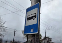 Махачкала усиливает борьбу с незаконной парковкой на автобусных остановках