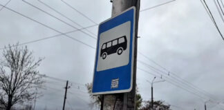 Махачкала усиливает борьбу с незаконной парковкой на автобусных остановках