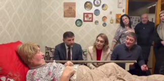 Мэр Махачкалы Джамбулат Салавов подарил блокаднице новую кровать и бытовую технику