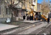 В Махачкале тротуары освобождаются от самовольных построек