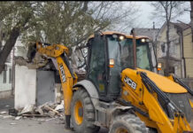 В Махачкале продолжается демонтаж незаконных строений