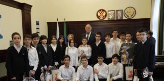 Учащиеся махачкалинского лицея посетили резиденцию правительства Дагестана
