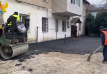 По просьбе матери участника СВО в Махачкале провели ремонт дороги и замену канализации