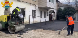 По просьбе матери участника СВО в Махачкале провели ремонт дороги и замену канализации