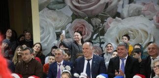 Глава Правительства Дагестана поздравил детей с Новым годом в центре реабилитации Махачкалы