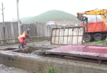 В Махачкале продолжают очищать отстойники