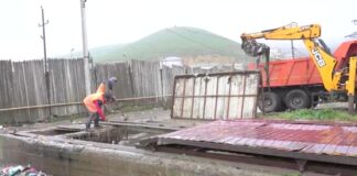 В Махачкале продолжают очищать отстойники