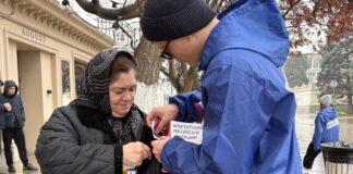 Молодогвардейцы провели информационную акцию ко Дню Конституции в Махачкале