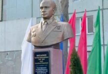 В Махачкале открыли памятник Герою России Тулпару Мусалаеву