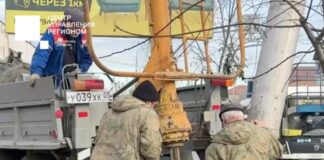 Опоры освещения выравнивают в Махачкале после обращений горожан