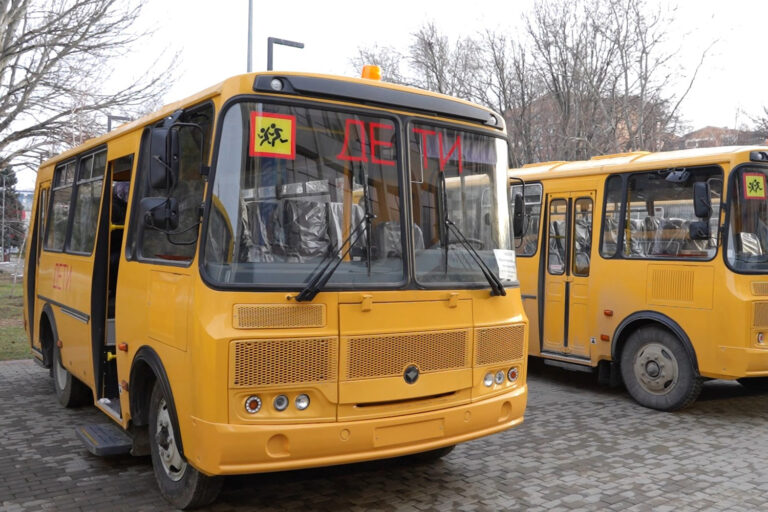 20 школ получили новые автобусы