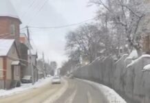 Махачкала борется с обледенением: в городе запущена антигололедная программа