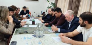 Махач Омаров провел оперативное совещание по вопросам водоснабжения в Каспийске