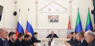 Глава Дагестана вручил награды семьям погибших при обстреле гуманитарной колонны