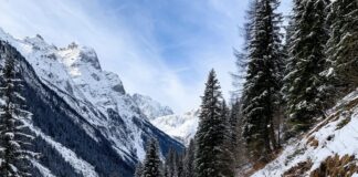 В Дагестане из-за обильных снегопадов закрыто движение через Гинухский перевал