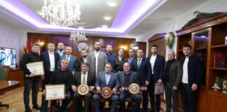 Джамбулат Салавов встретился с чемпионами мира по боксу