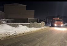 В Махачкале продолжается работа по очистке дорог от снега и гололеда.