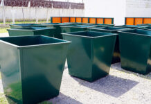 Махачкала и УФСИН Дагестана подписали контракты на поставку контейнеров для сбора ТКО