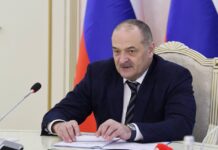 Сергей Меликов поручил наградить героев, спасших женщину и ребенка из тонущего автомобиля в Дагестане