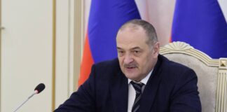 Сергей Меликов поручил наградить героев, спасших женщину и ребенка из тонущего автомобиля в Дагестане