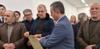 Депутаты Махачкалинского Собрания обеспечили школу оборудованием для изготовления маскировочных сетей