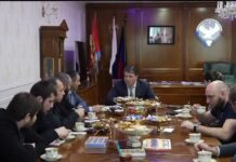 Джамбулат Салавов наградил махачкалинских героев и распорядился усилить меры безопасности на водных объектах