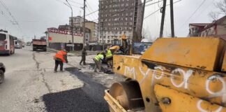 Работы по ямочному ремонту в Махачкале вышли на новый уровень