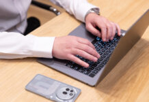 Всё и сразу: интерес к агрегаторам ИИ в 2025 году вырос более чем в пять раз