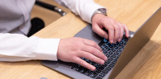 Всё и сразу: интерес к агрегаторам ИИ в 2025 году вырос более чем в пять раз