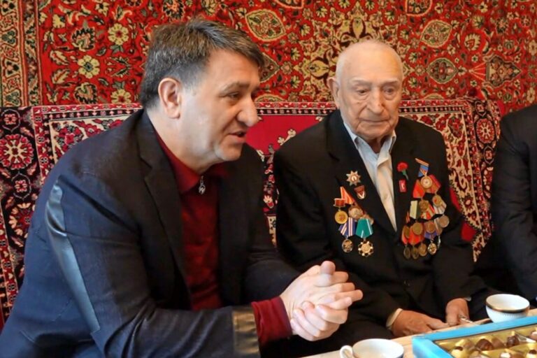Джамбулат Салавов поздравил ветеранов
