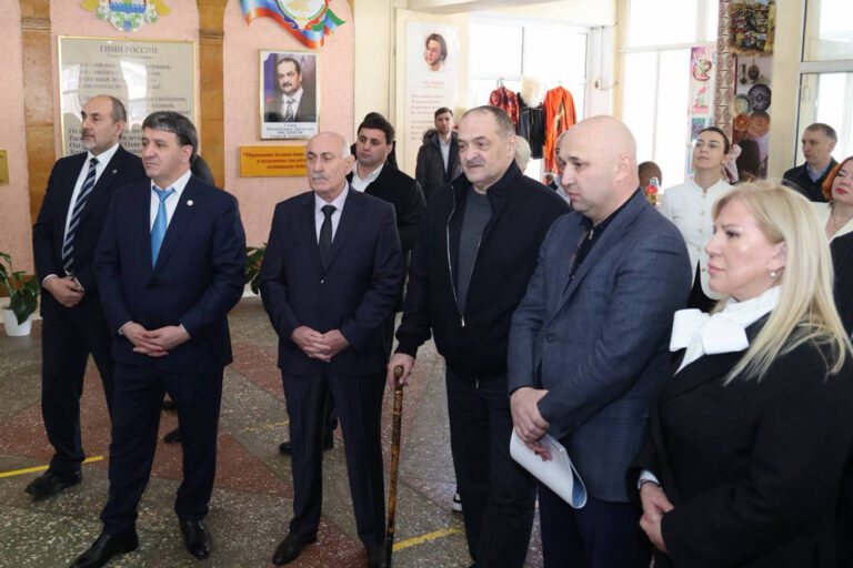 В Махачкале приступают к ремонту старейшей школы республики
