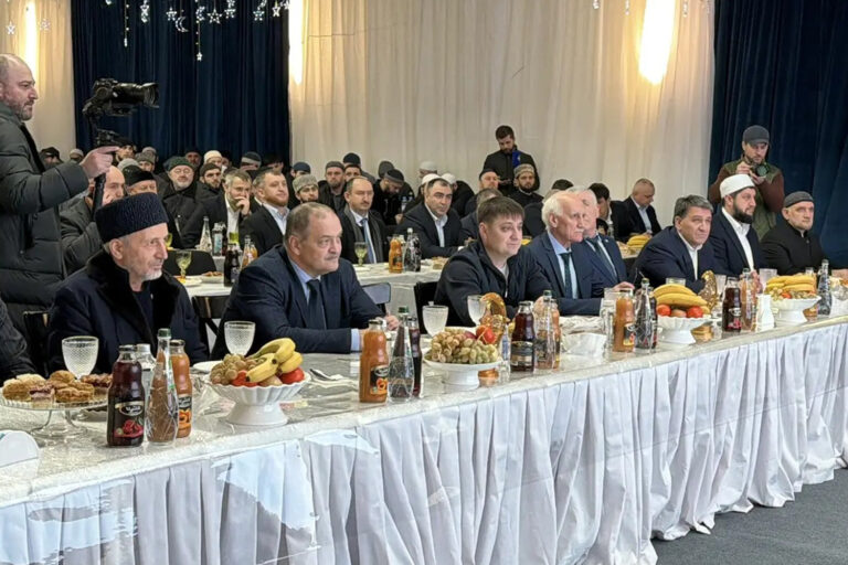 Масштабный ифтар в Махачкале  объединил верующих