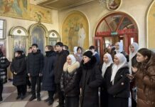 Школьники Махачкалы посетили Джума‑мечеть и Свято‑Успенский собор