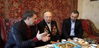 Джамбулат Салавов поздравил ветерана ВОВ Юрия Петрухина с Днем защитника Отечества