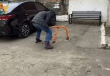 В Махачкале продолжают освобождать дворовые территории от незаконных парковочных барьеров