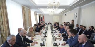 Глава Махачкалы провёл совещание по улучшению благоустройства и восстановлению прав собственности на землю