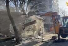 В Махачкале ликвидировали нелегальный павильон на тротуаре