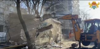 В Махачкале ликвидировали нелегальный павильон на тротуаре