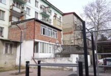 Махачкалинца обязали демонтировать балкон, который он пристроил к своей квартире