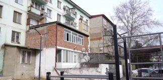 Махачкалинца обязали демонтировать балкон, который он пристроил к своей квартире